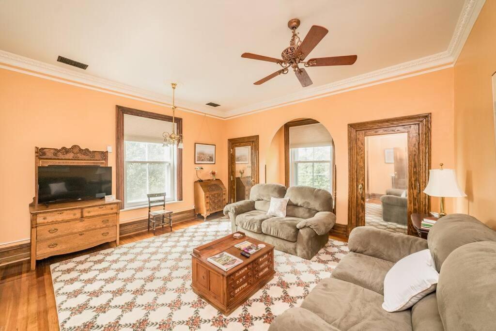Peaceful Easy Feelings - King Sized Bed - Sleeps 2 Διαμέρισμα Lynchburg Εξωτερικό φωτογραφία