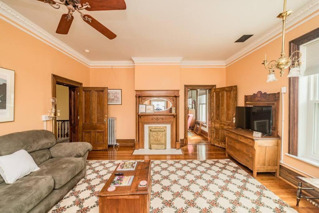 Peaceful Easy Feelings - King Sized Bed - Sleeps 2 Διαμέρισμα Lynchburg Εξωτερικό φωτογραφία